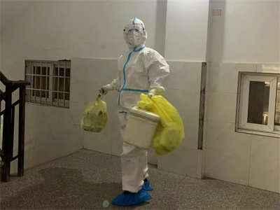 每天敲门的“基层大白” 刘学英与社区消毒服务的坚守